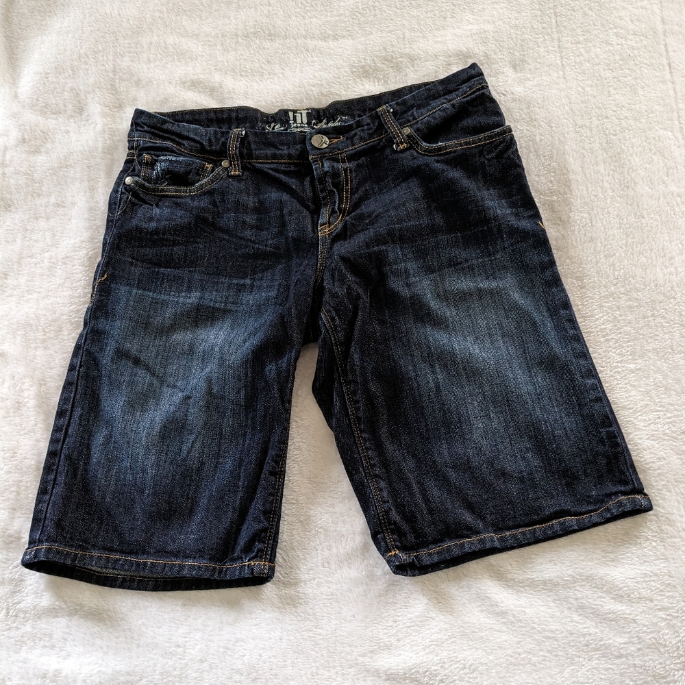 Ladies It Jean Shorts Size 30